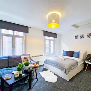 Homestay Spacious With Sofa, London