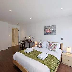 Apartment Fully Serviced Two Bed By Excel & O2, London