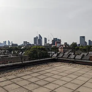 Apartment High-ceiling Flat With Rooftop & Skyline View, London